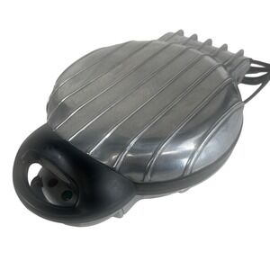 VillaWare UNO Belgian Waffle Maker Silver Round Waffler 2002 1000W Electric